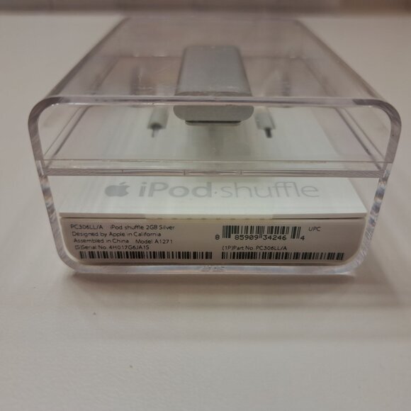 1X Apple IPod Shuffle 3rd Generation Silver 2gb New Opened Box - Picture 6 of 16